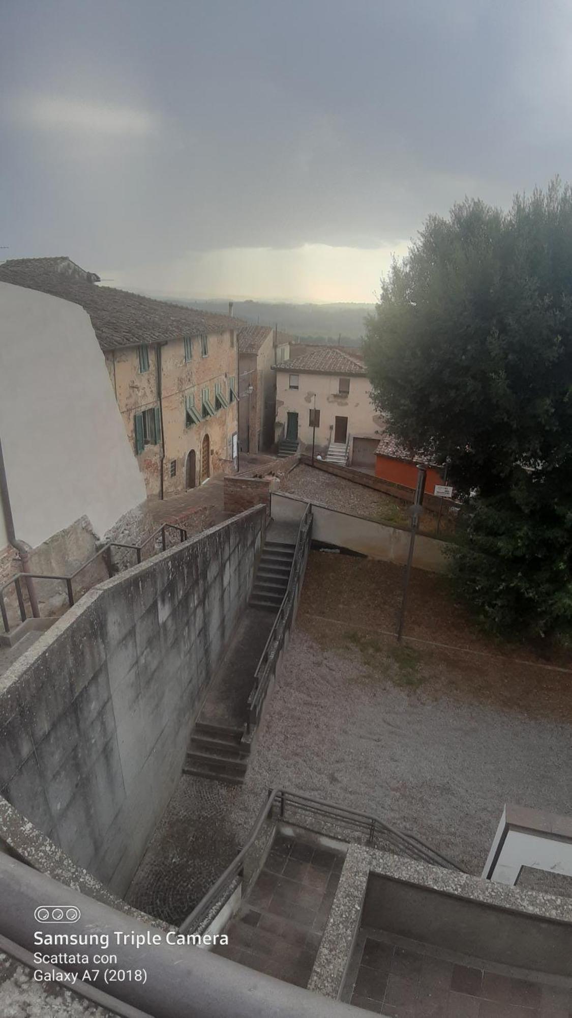 Il Paradiso Sopra Le Nuvole Peccioli Bilik gambar